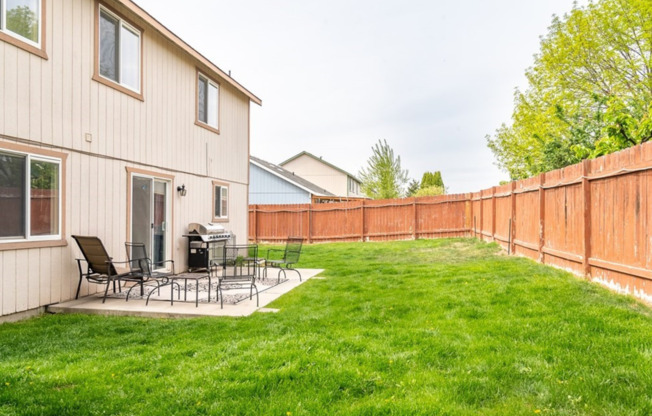 Large 4 Bedroom 2.5 Bathroom Pet Friendly Home