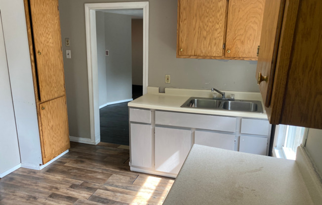 2 beds, 1 bath, $795