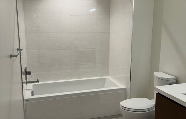 2 beds, 2 baths, $5,300, Unit # 903