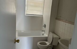 2 beds, 1 bath, $795