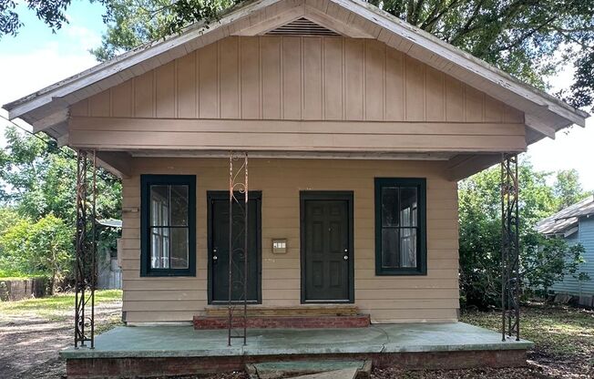3 bedroom, 1 bathroom Home NOW AVAILABLE!