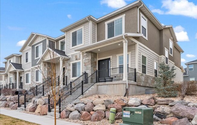 Stunning 3 bedroom Lehi home- Take $250 off today!!