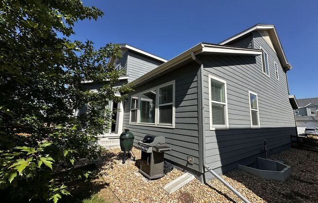 3 beds, 2 baths, $3,250