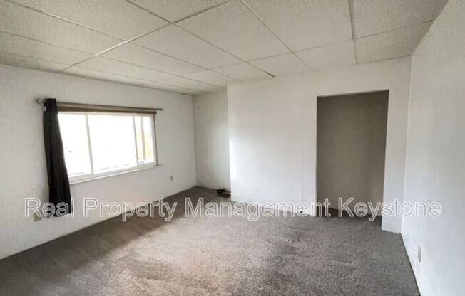 242 E 17 AVE