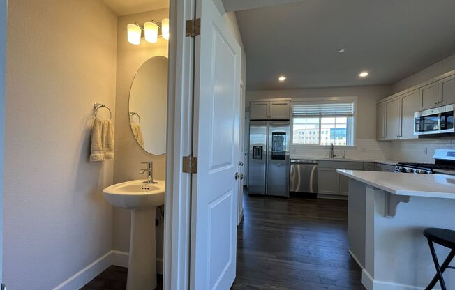 4 beds, 3.5 baths, $2,995
