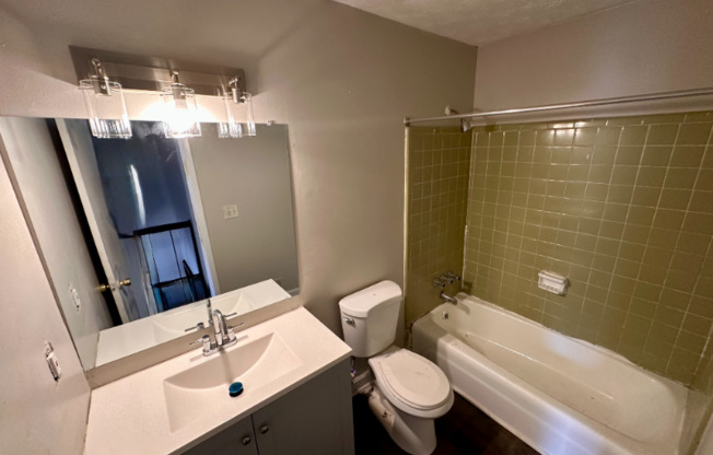 1 10 JOLLY AVE APTS