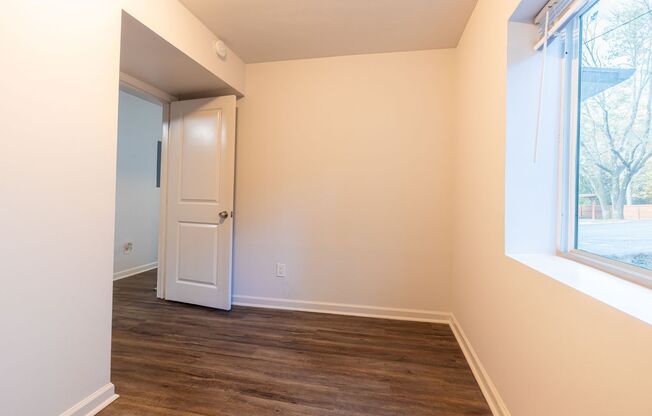 2 beds, 1 bath, 725 sqft, $1,199, Unit C5