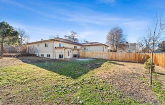 1Bed/1Bath Garden Level Apartment with HUGE Private Yard!