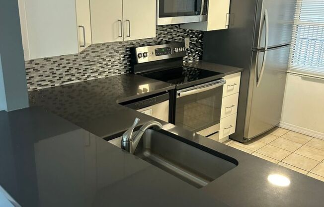 Beautiful 4 bedroom Condo For Rent!!!