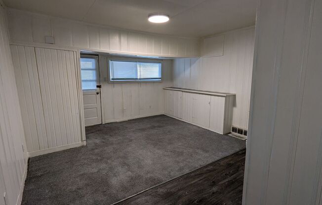 Studio, 1 bath, $500, Unit 4