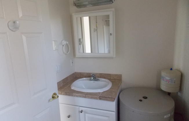 Studio, 1 bath, 450 sqft, $1,195, Unit C