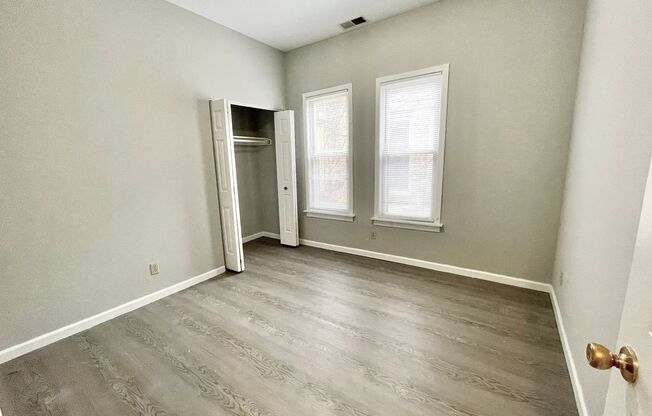 3 beds, 1 bath, $1,500, Unit 1726-02