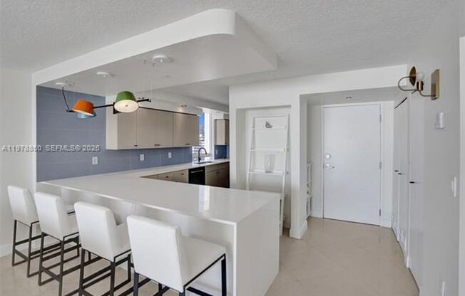 6917 Collins Ave # 915 (A11978850)