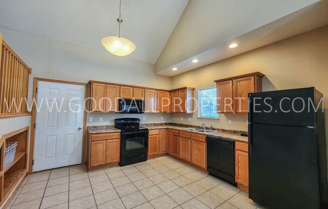 3 Bedroom, 2.5 Bath in Urbandale