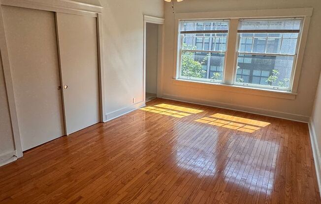 Studio, 1 bath, 400 sqft, $875, Unit 402