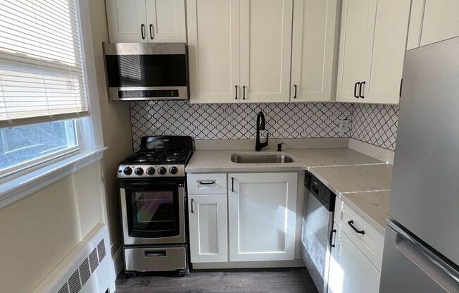 2 beds, 1 bath, 850 sqft, $2,695, Unit 87 Win #02