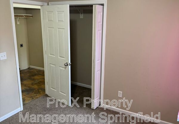 3 beds, 1 bath, 1,000 sqft, $1,045