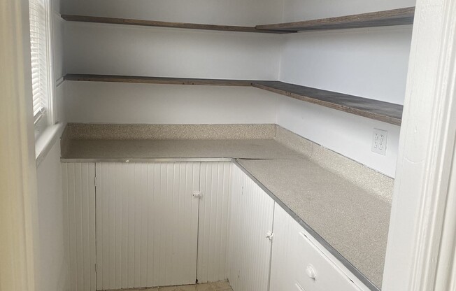 3 beds, 1 bath, 1,100 sqft, $2,850, Unit 3