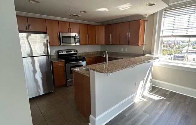 1 bed, 1.5 baths, 737 sqft, $1,450, Unit 604