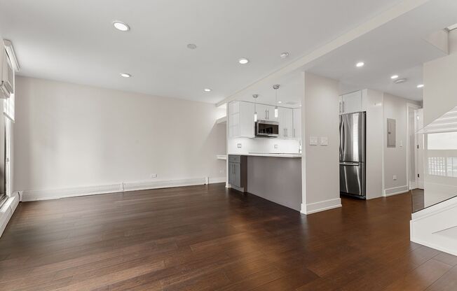 1 bed, 1.5 baths, 662 sqft, $2,495, Unit 14J
