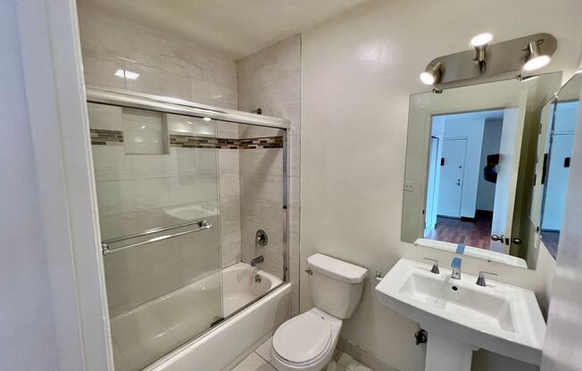 Studio, 1 bath, 400 sqft, $1,999, Unit 4