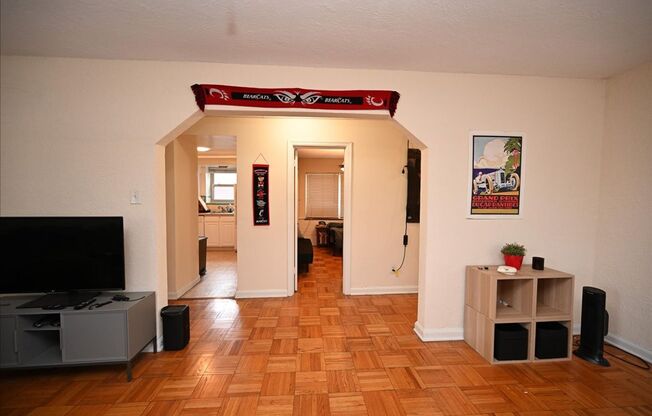 2 beds, 1 bath, $1,675, Unit 2802 1