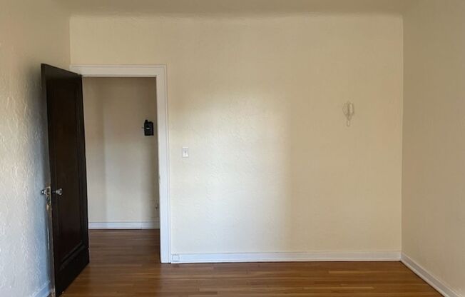 1 bed, 1 bath, 708 sqft, $1,340, Unit King Edward Annex 32