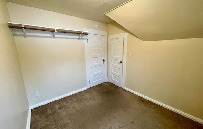 2 beds, 1 bath, $1,350, Unit A