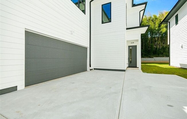 32 WALTHALL ST NE