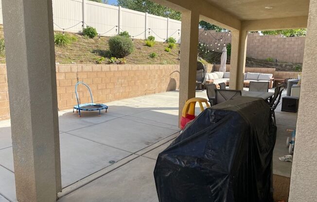Great house with Tons of amenities at your finger tips...Oh and free internet