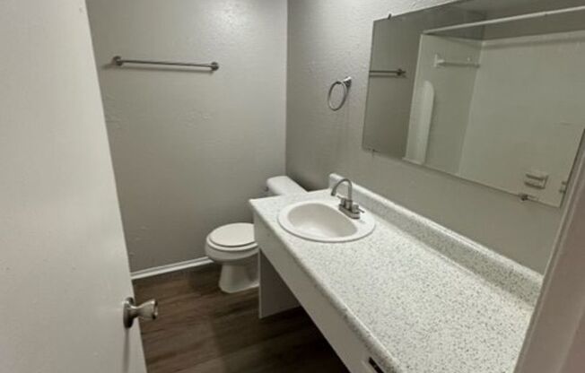 2 beds, 2 baths, 913 sqft, $895