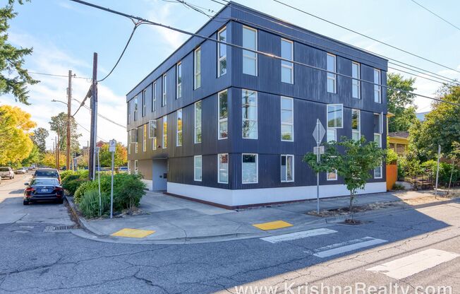 *Modern* New 1 BD* 1 BA* Condo located in North Portlands between Missippi Neighborhood & Alberta's Art District! W/S/T Utility INCLUDED IN RENT!!!!!!!