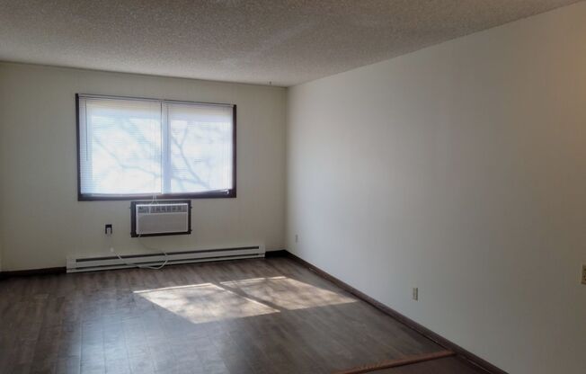 1 bed, 1 bath, $745, Unit 3633 Fairfax Street, 202