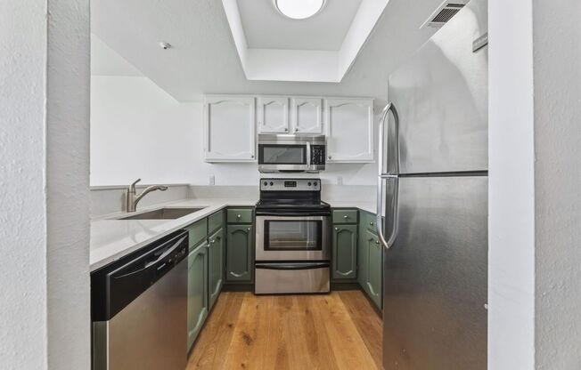 2 beds, 1 bath, 950 sqft, $2,750, Unit 705