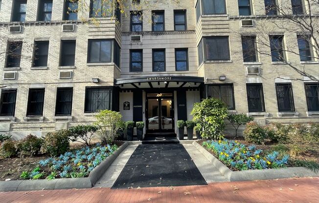 Updated Corner Unit at the Swarthmore in Foggy Bottom