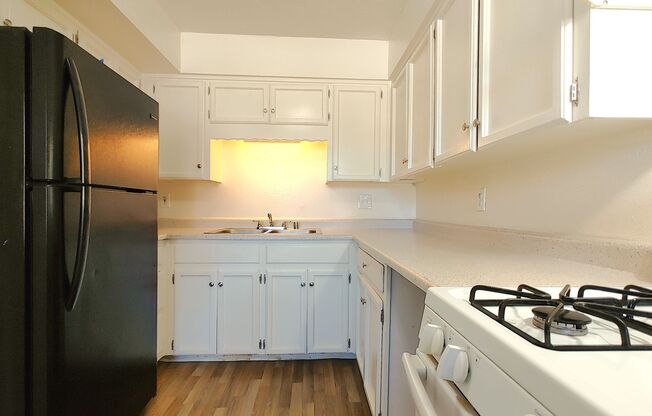 1 bed, 1 bath, 700 sqft, $915, Unit Unit 116