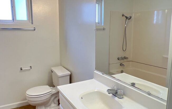 2 beds, 1.5 baths, 900 sqft, $1,395, Unit Unit B