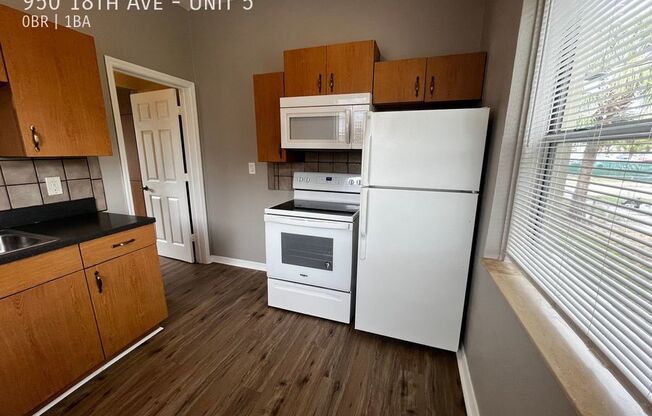 950 18 AVE