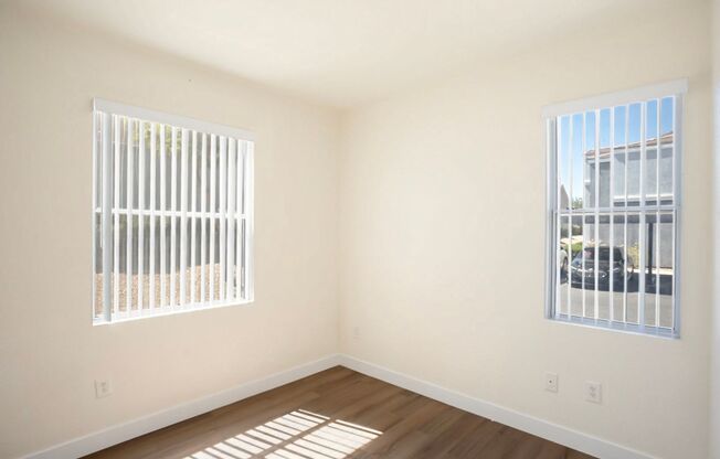 3 beds, 2 baths, $1,595, Unit Building #11
