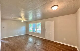 3 beds, 1 bath, 950 sqft, $850