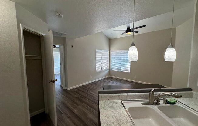 2 beds, 1 bath, $1,300