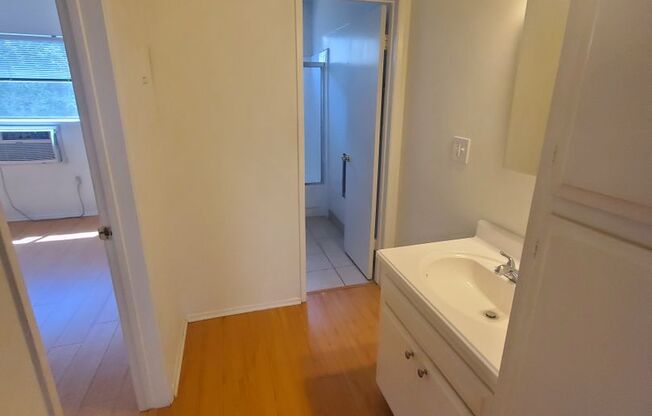 1 bed, 1 bath, $1,750, Unit 39