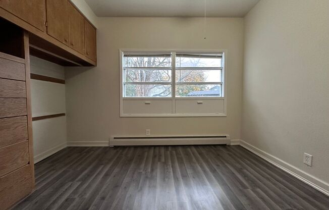 4 beds, 1 bath, $1,045, Unit Lower