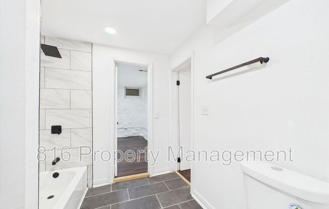 1110 E 40 ST