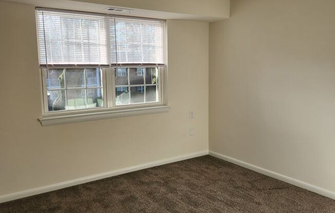 2 beds, 1 bath, 859 sqft, $1,415, Unit GL45003