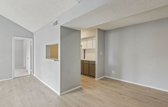 2 beds, 1.5 baths, 850 sqft, $1,490