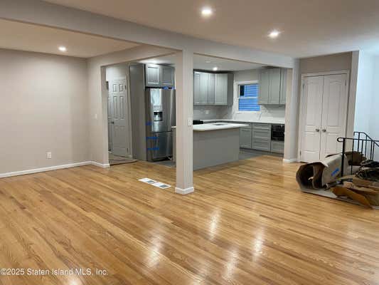 11 DUNCAN ST