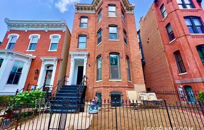 1532 15 ST NW