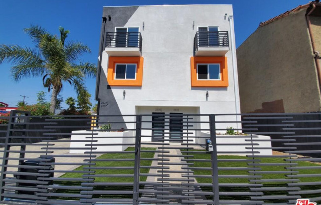 2337 1/2 CRENSHAW BLVD