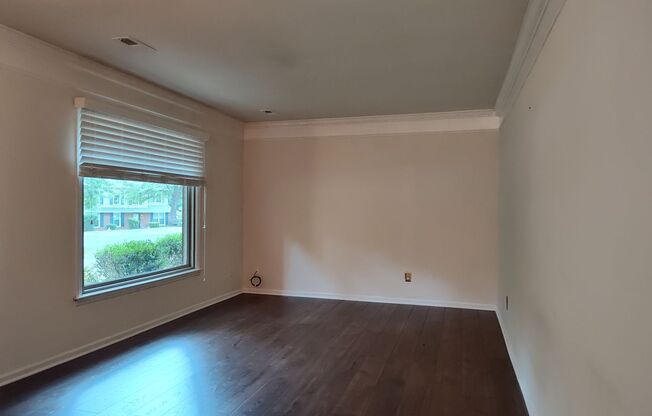 Beautiful Home in Falconbridge!